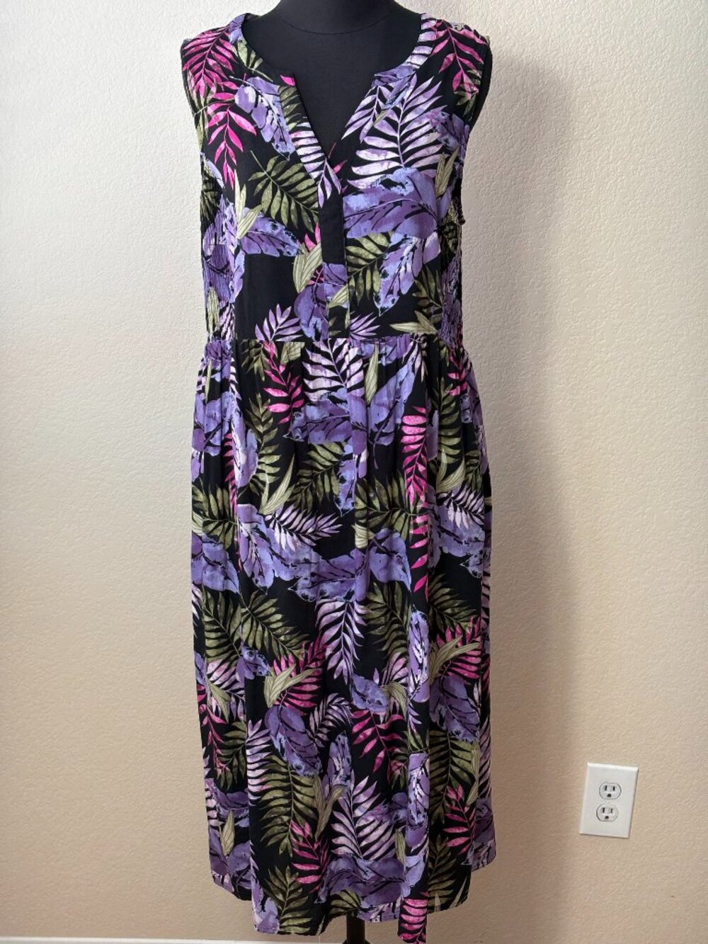 Croft & Barrow Tropical Leaf Midi Dress Medium Purple Black Rayon Smocked Back